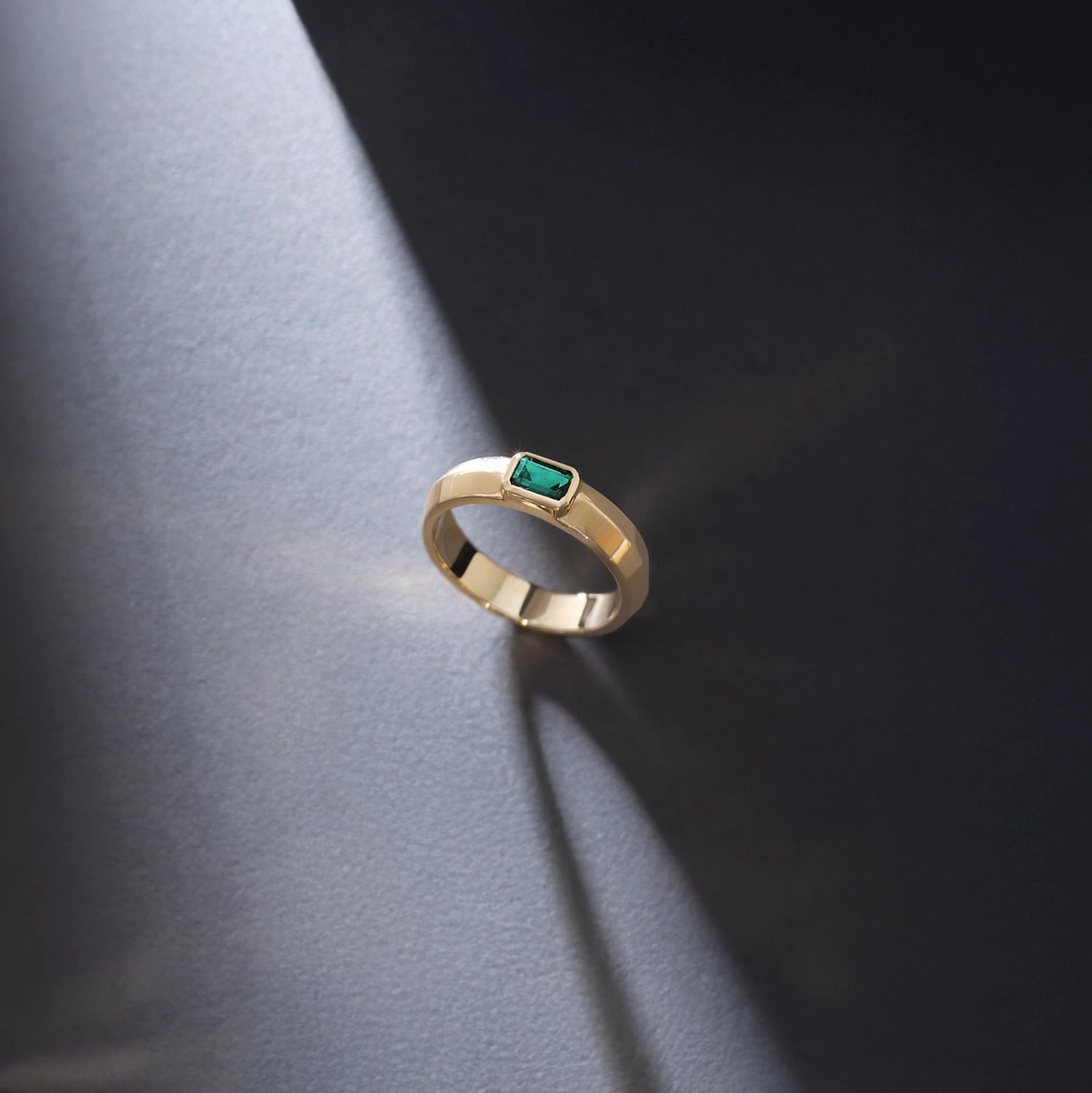 COLE EMERALD SOLITAIRE Ring Noble Jewellery